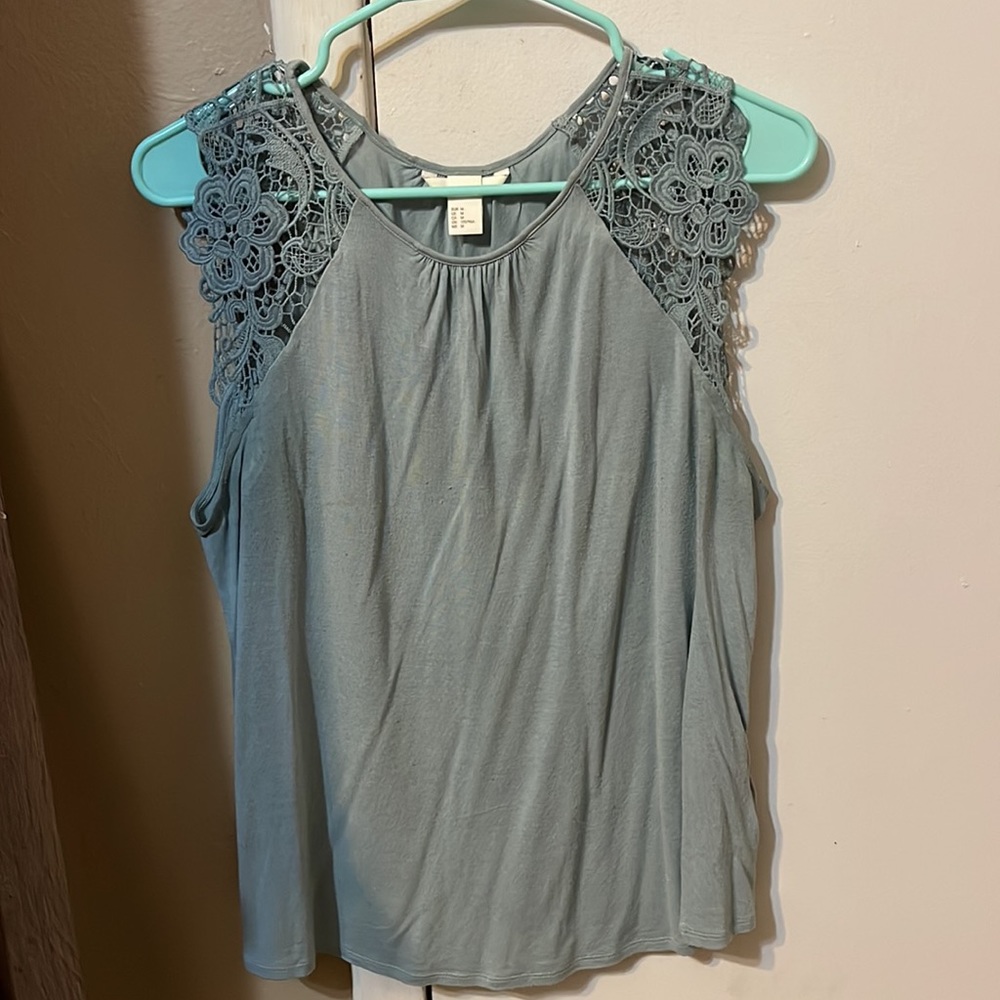 H&M Top - Picture 2 of 2